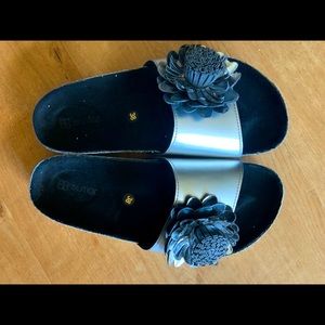 Brand new pair of Rose design Slippers size 38